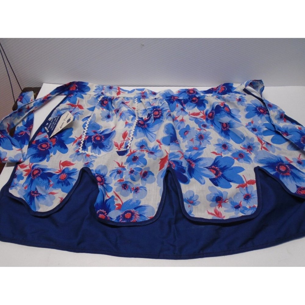 ARTISTIC PRODUCT  Waist Apron  60s NWT Blue White Red Reversible Size M w/flaw